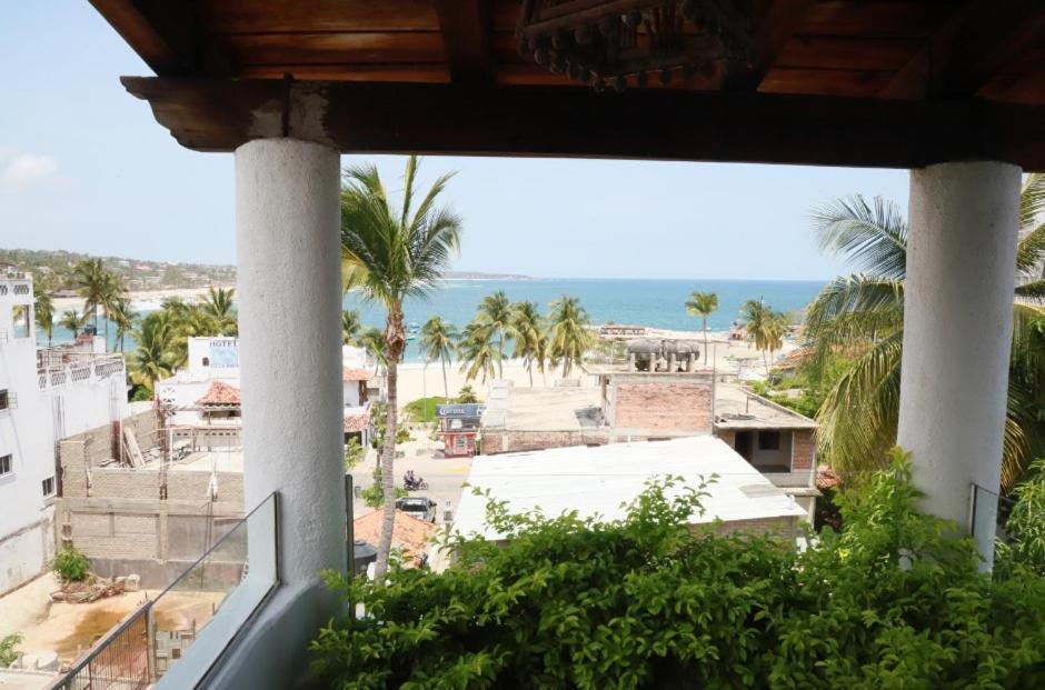 Hotel & Hostal Mayflower Puerto Escondido  Exterior photo